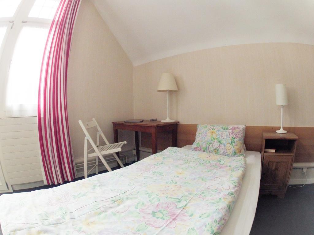 Basicrooms Hotel Unterseen Rum bild