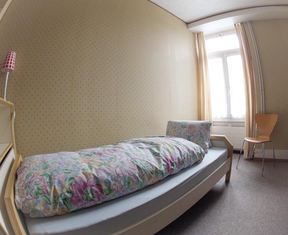 Basicrooms Hotel Unterseen Rum bild