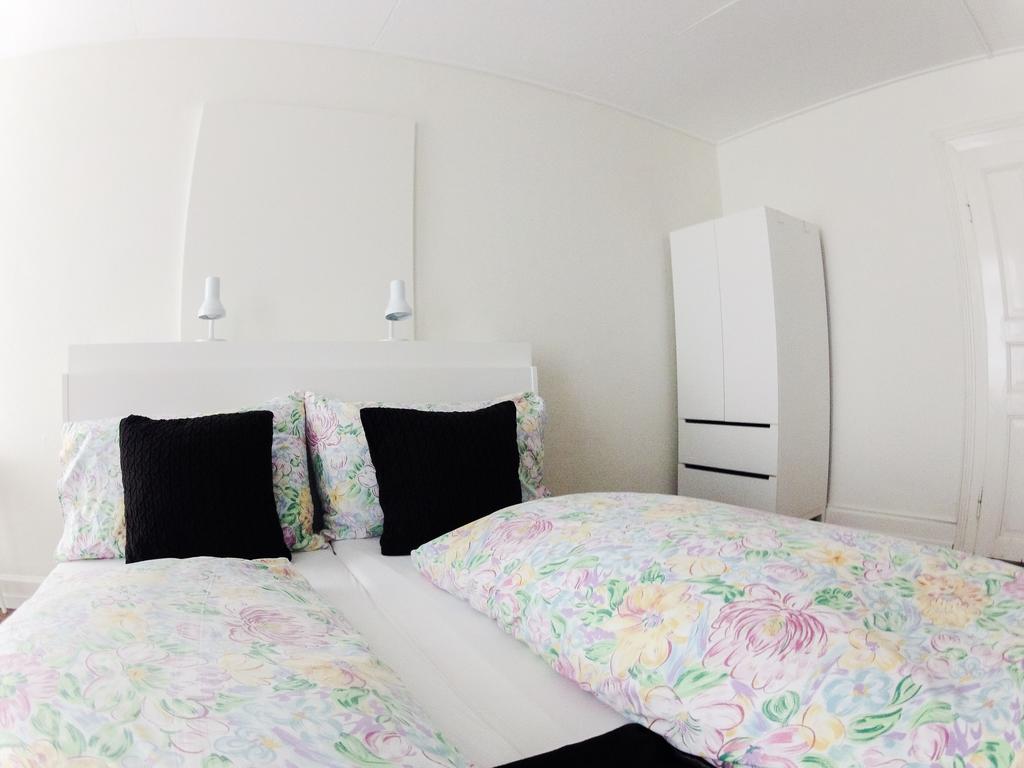 Basicrooms Hotel Unterseen Rum bild